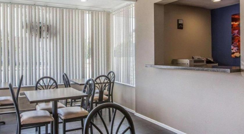 Rodeway Inn & Suites photo 5