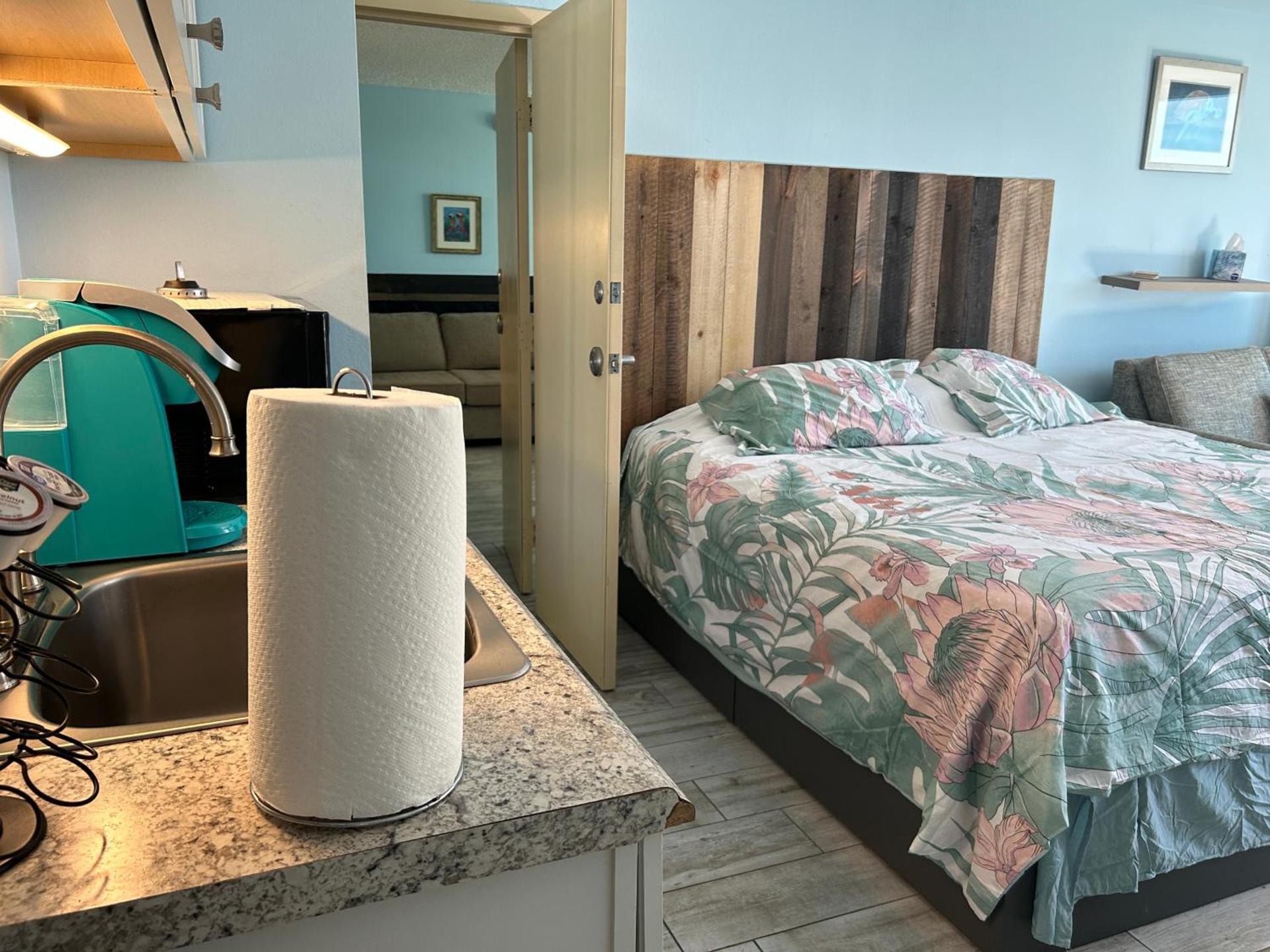 Single, Double or Quad Oceanview Studios - Direct Beach Access, Oceanfront Pool & Tiki photo 43