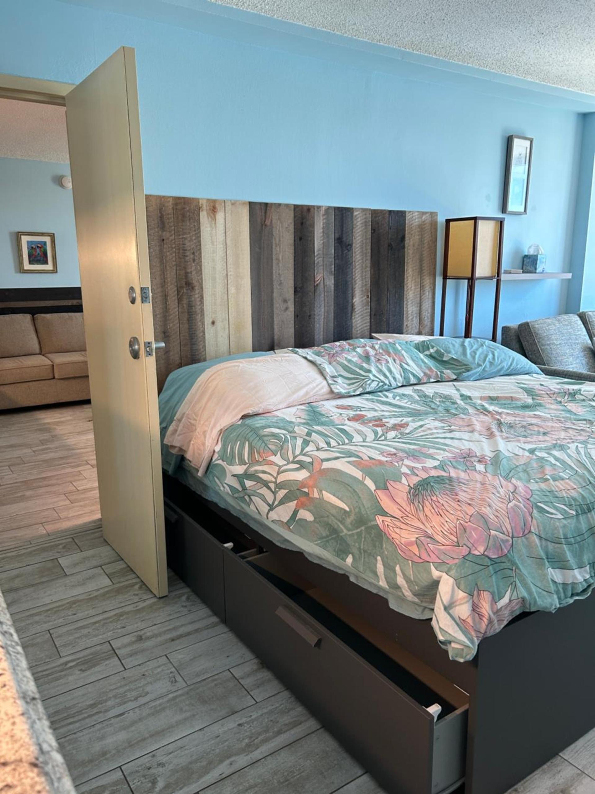 Single, Double or Quad Oceanview Studios - Direct Beach Access, Oceanfront Pool & Tiki photo 53