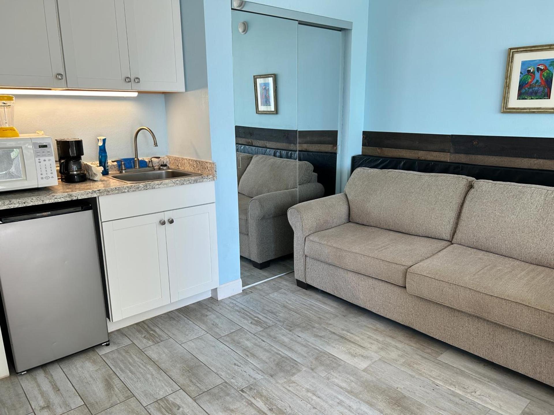 Single, Double or Quad Oceanview Studios - Direct Beach Access, Oceanfront Pool & Tiki photo 54