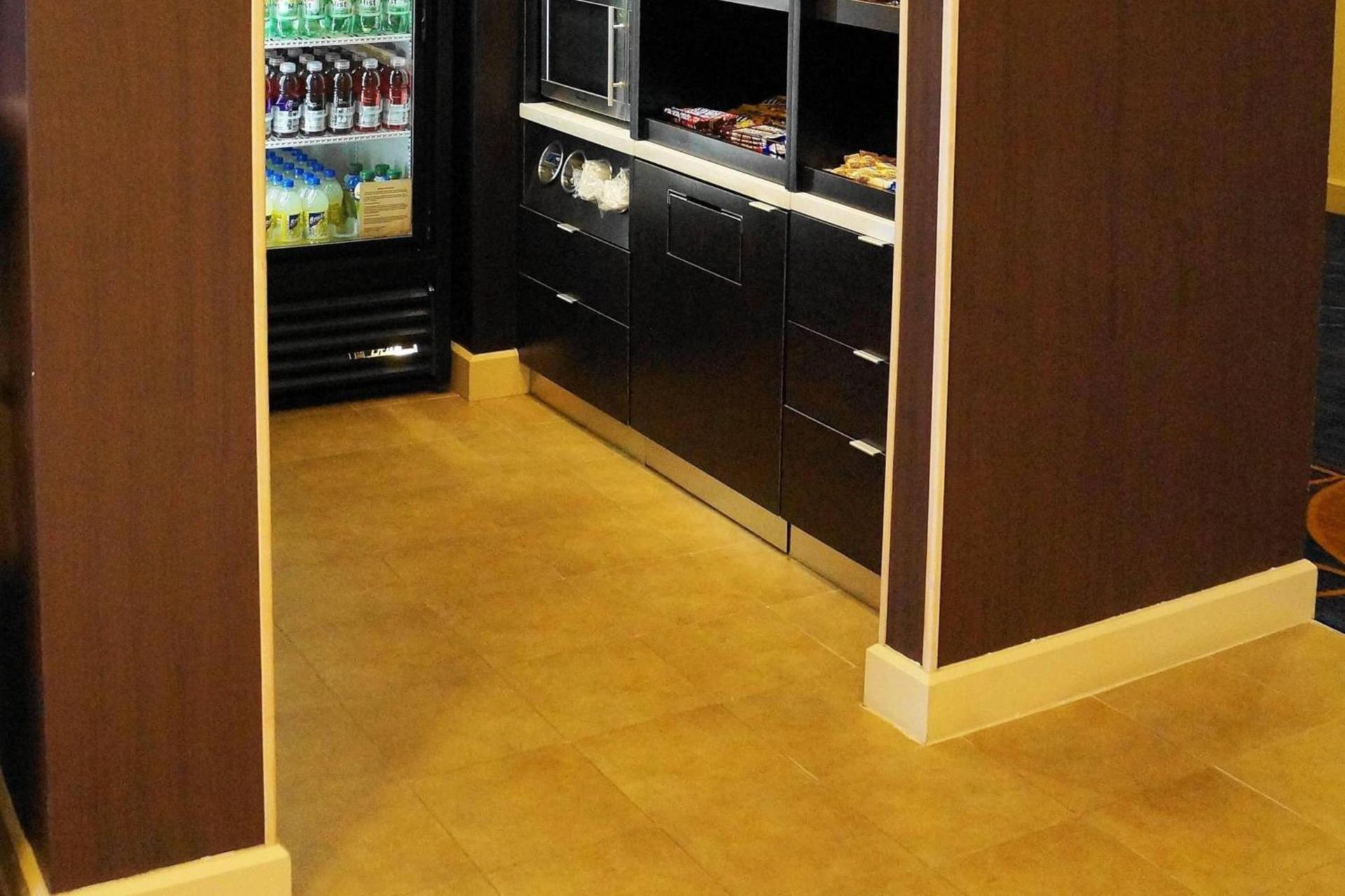 Courtyard by Marriott Baldwin Park photo 14