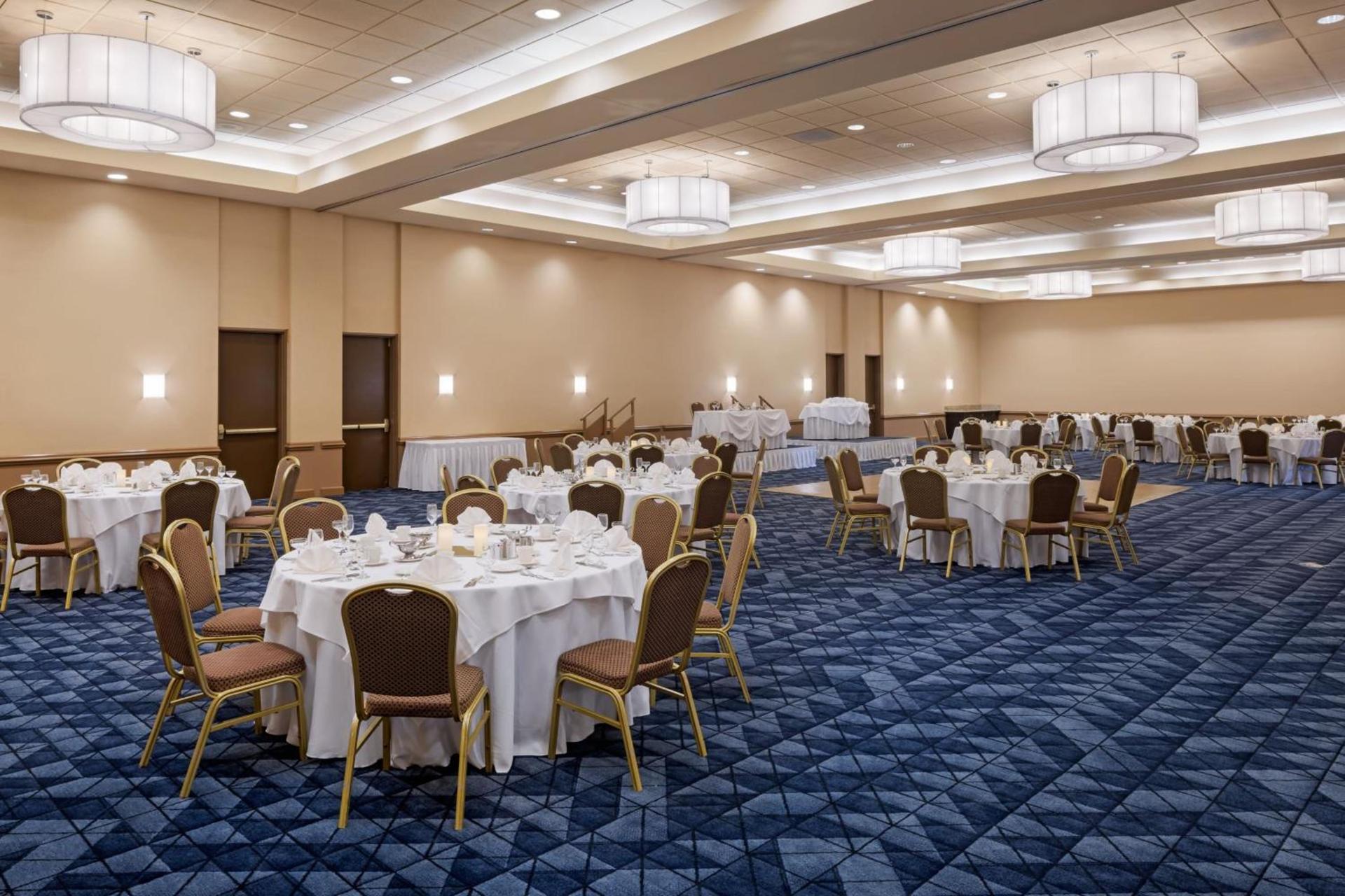 Courtyard by Marriott Baldwin Park photo 33