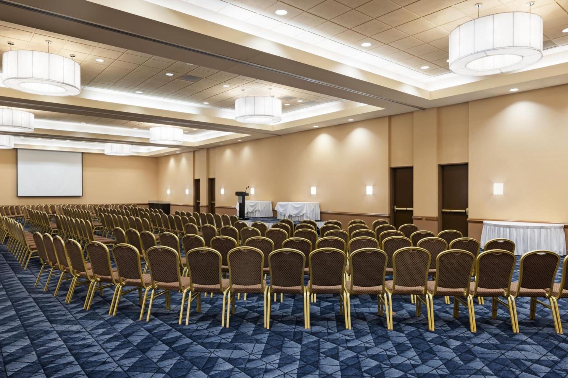 Courtyard by Marriott Baldwin Park photo 35