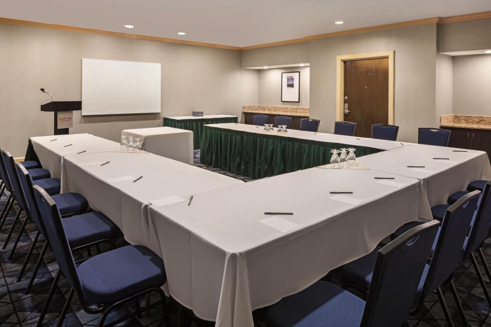 Courtyard by Marriott Baldwin Park photo 38