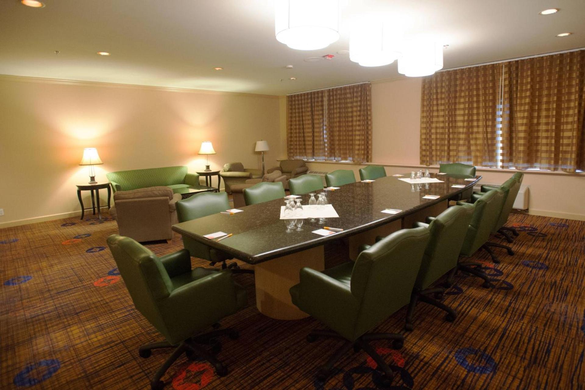 Courtyard by Marriott Baldwin Park photo 39