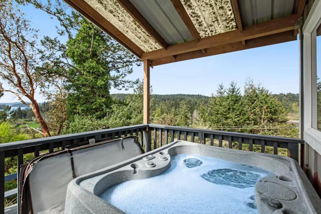 Deer Harbor Cottage & Suites photo 11