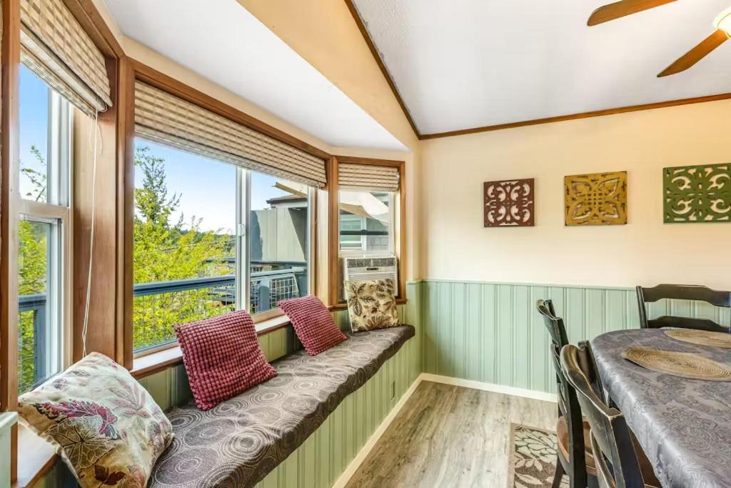 Deer Harbor Cottage & Suites photo 12