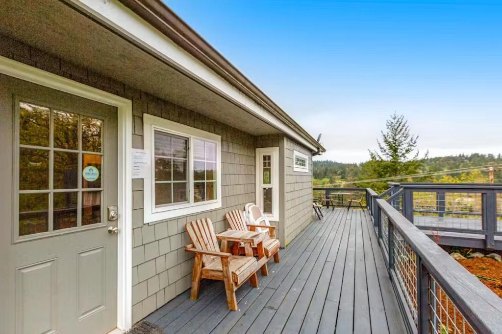 Deer Harbor Cottage & Suites photo 16