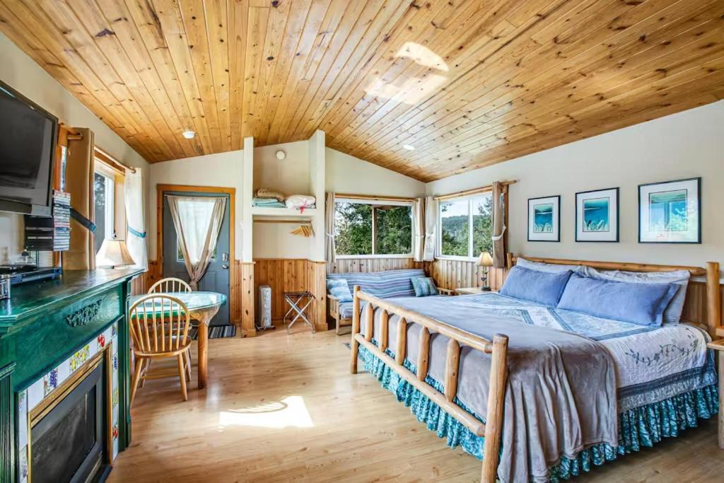 Deer Harbor Cottage & Suites photo 30