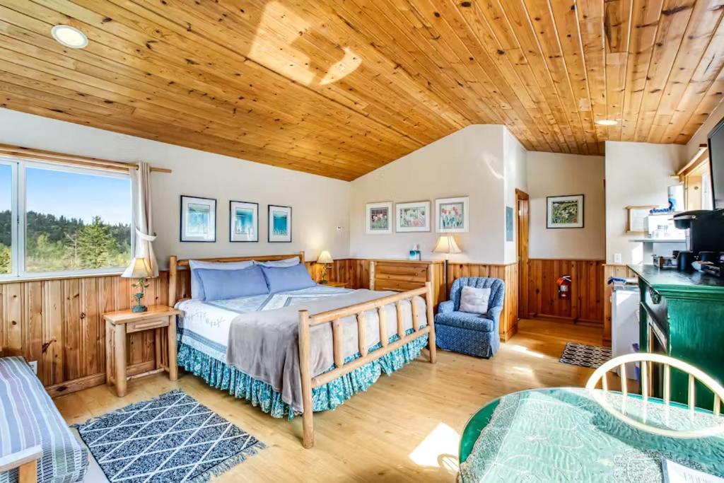 Deer Harbor Cottage & Suites photo 32