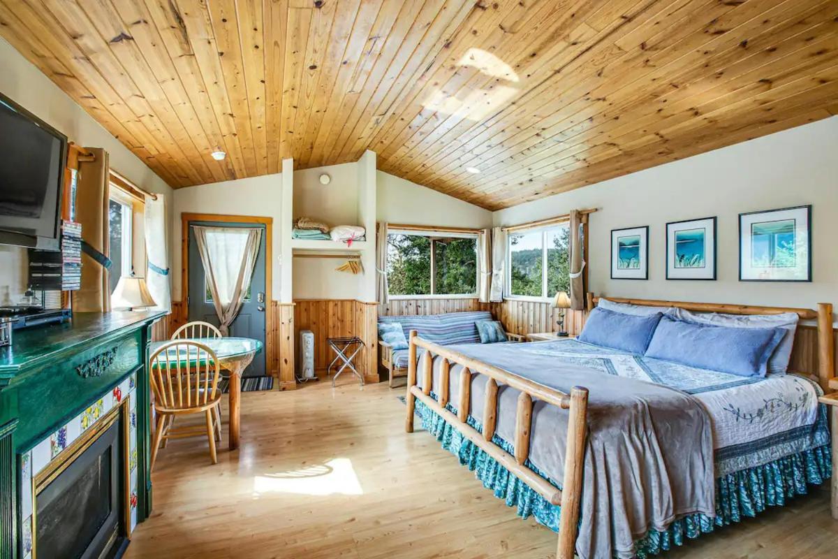 Deer Harbor Cottage & Suites photo 34