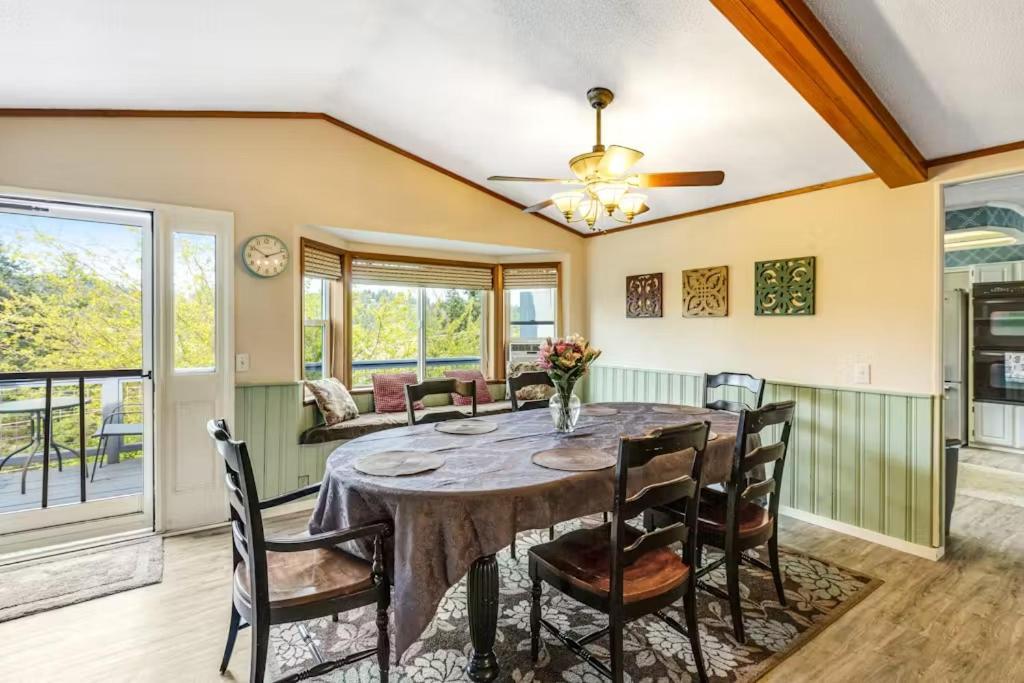 Deer Harbor Cottage & Suites photo 35