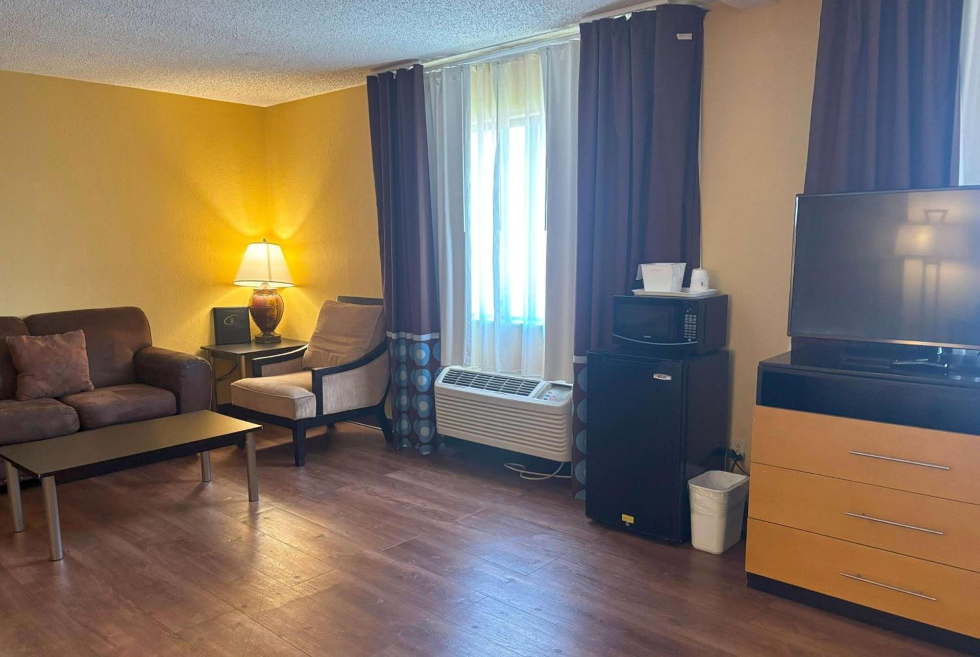 Super 8 by Wyndham O'Fallon photo 19
