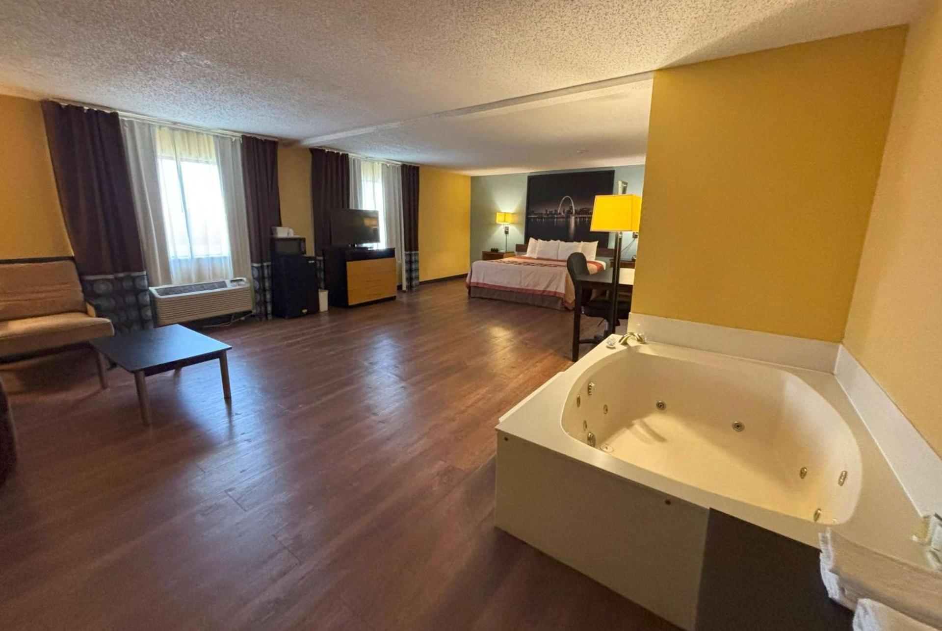 Super 8 by Wyndham O'Fallon photo 22