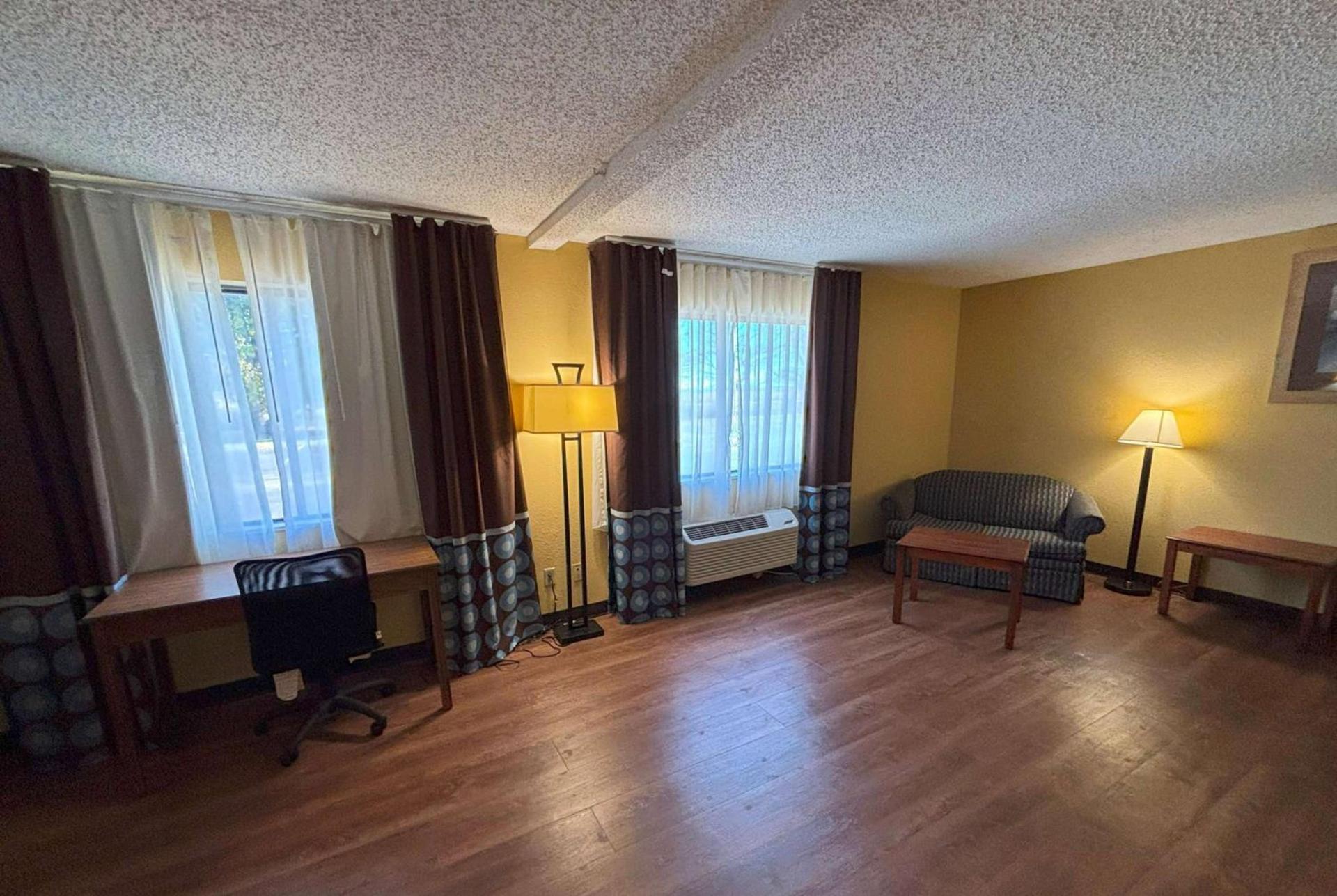 Super 8 by Wyndham O'Fallon photo 23