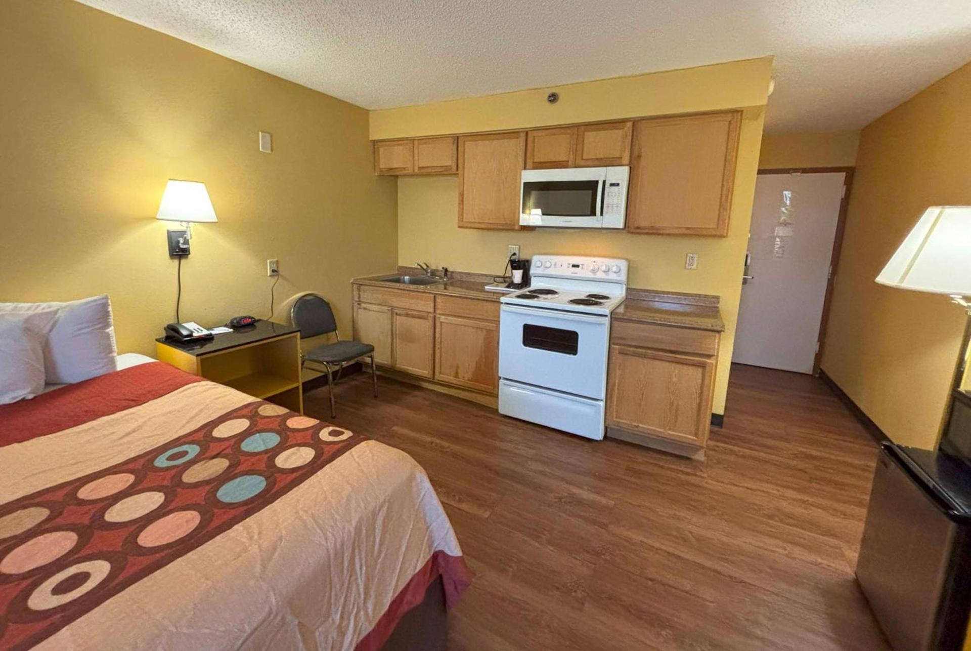 Super 8 by Wyndham O'Fallon photo 26