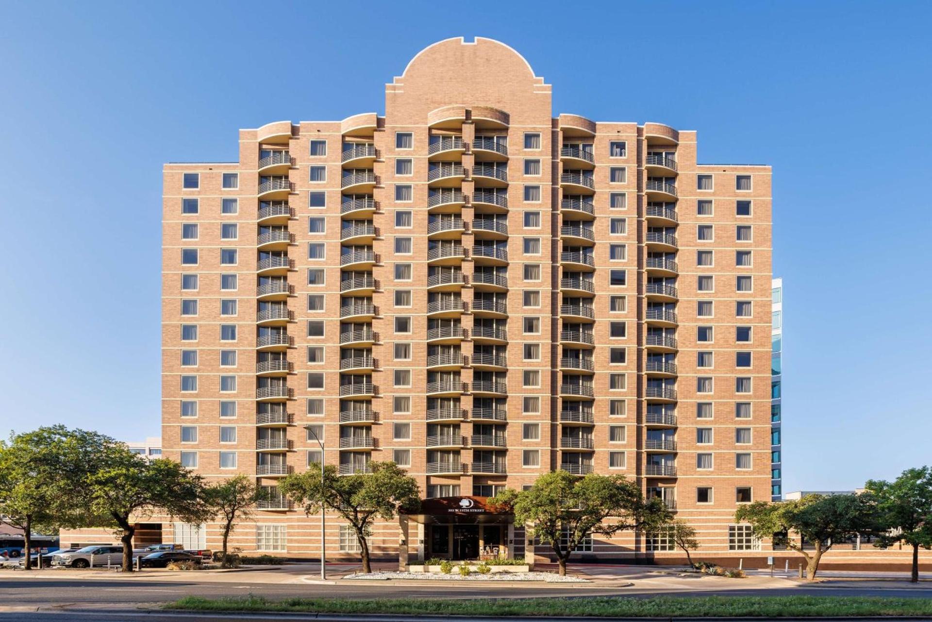 DoubleTree Suites by Hilton Austin Downtown Capitol photo 2