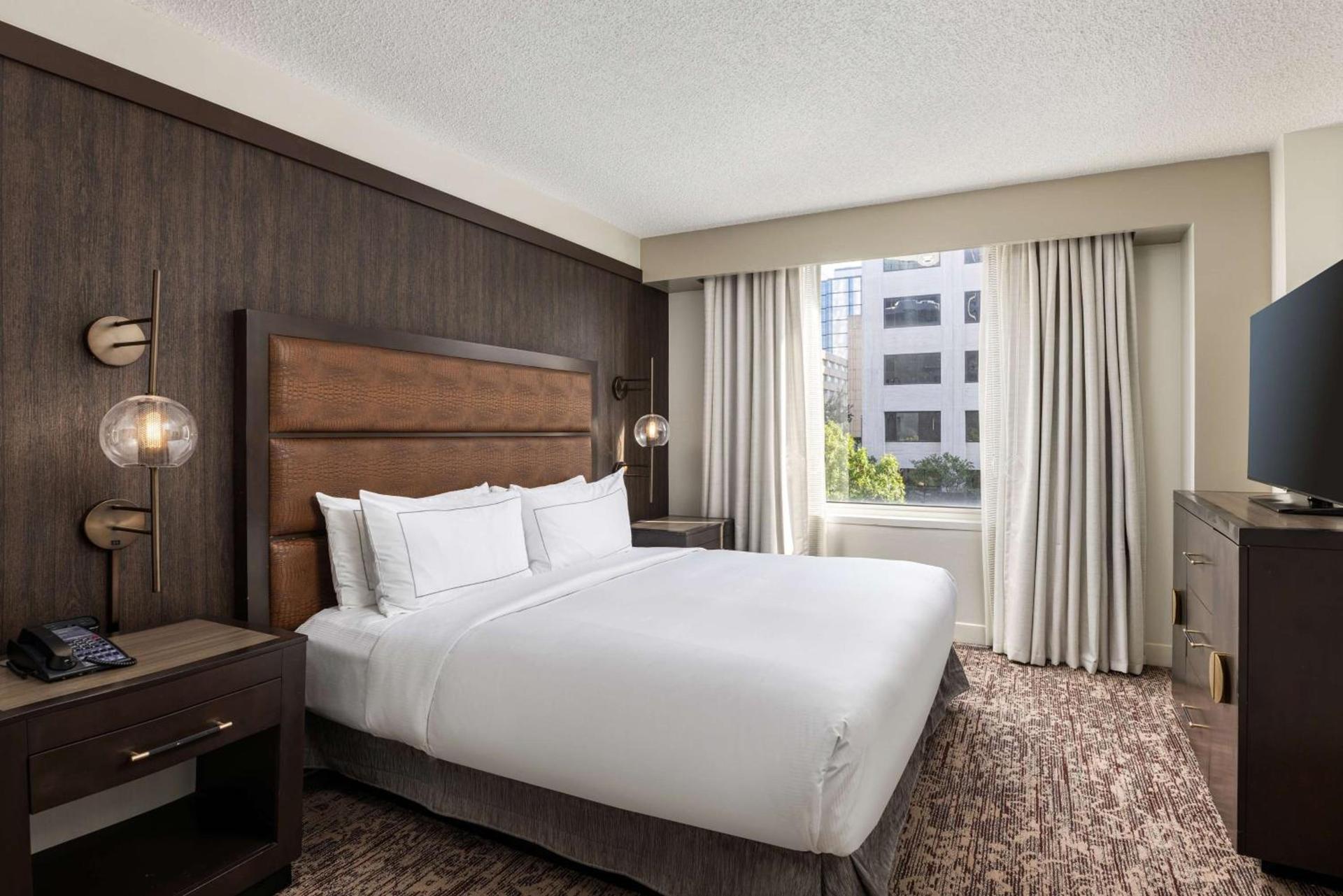 DoubleTree Suites by Hilton Austin Downtown Capitol photo 38