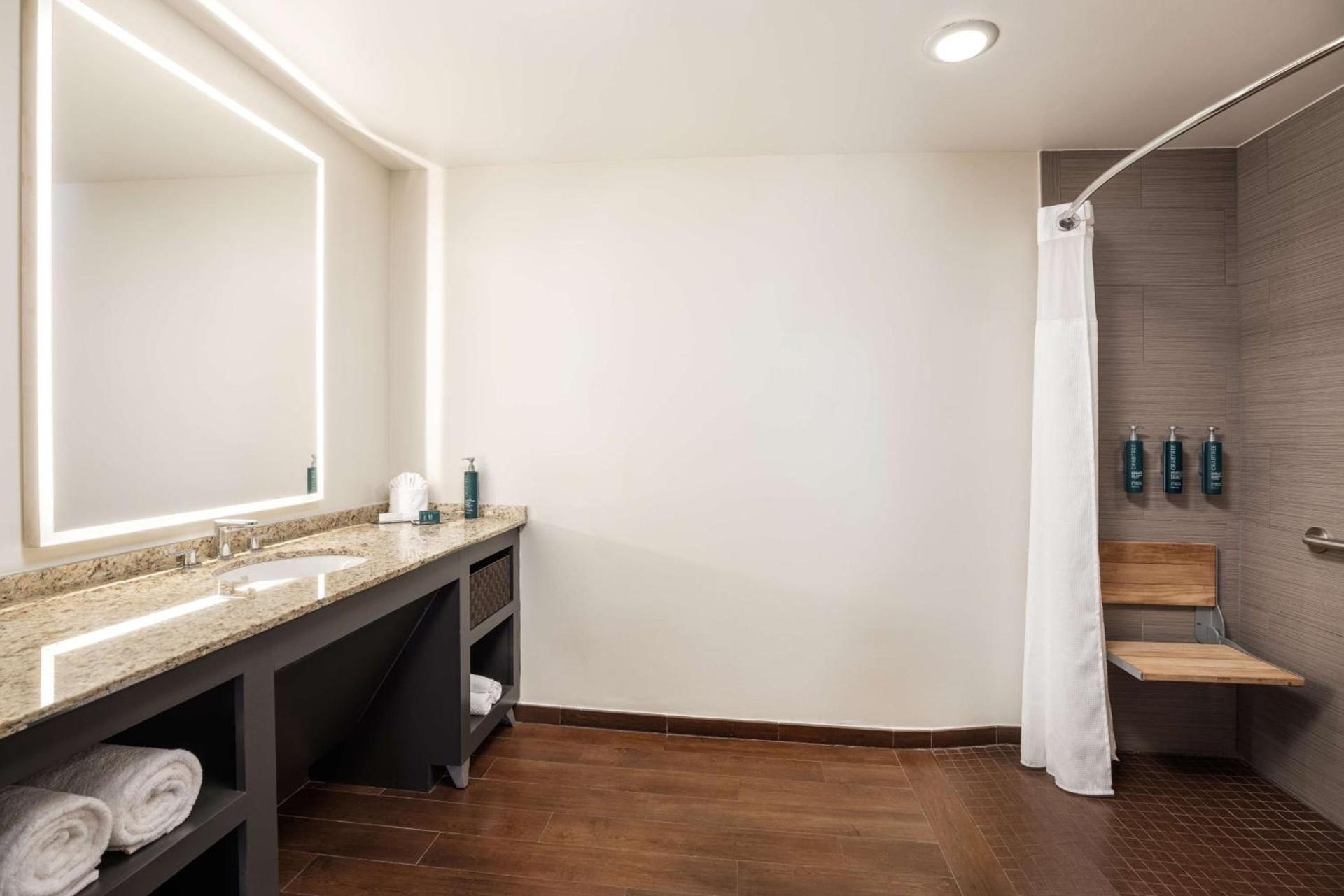 DoubleTree Suites by Hilton Austin Downtown Capitol photo 39
