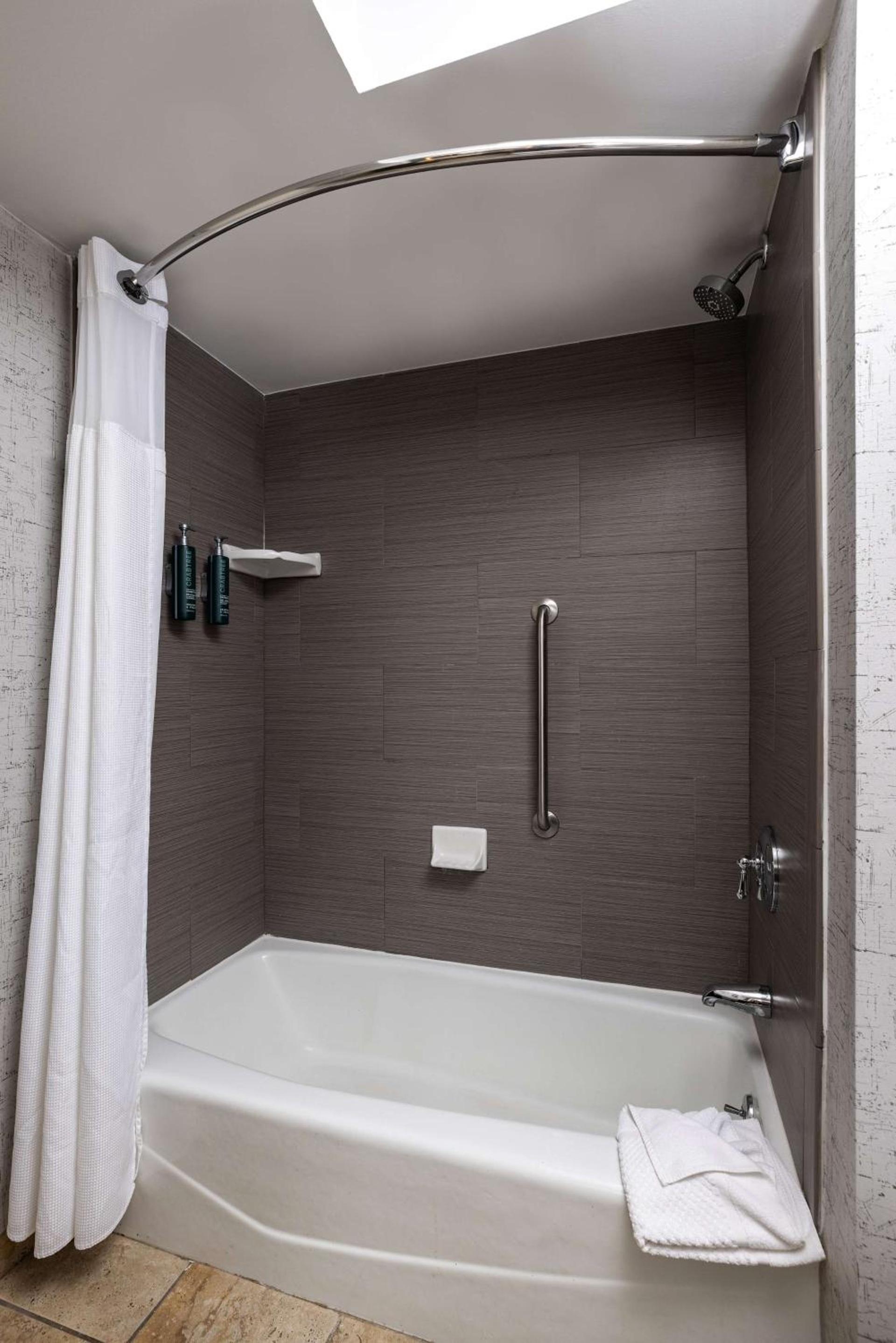 DoubleTree Suites by Hilton Austin Downtown Capitol photo 41