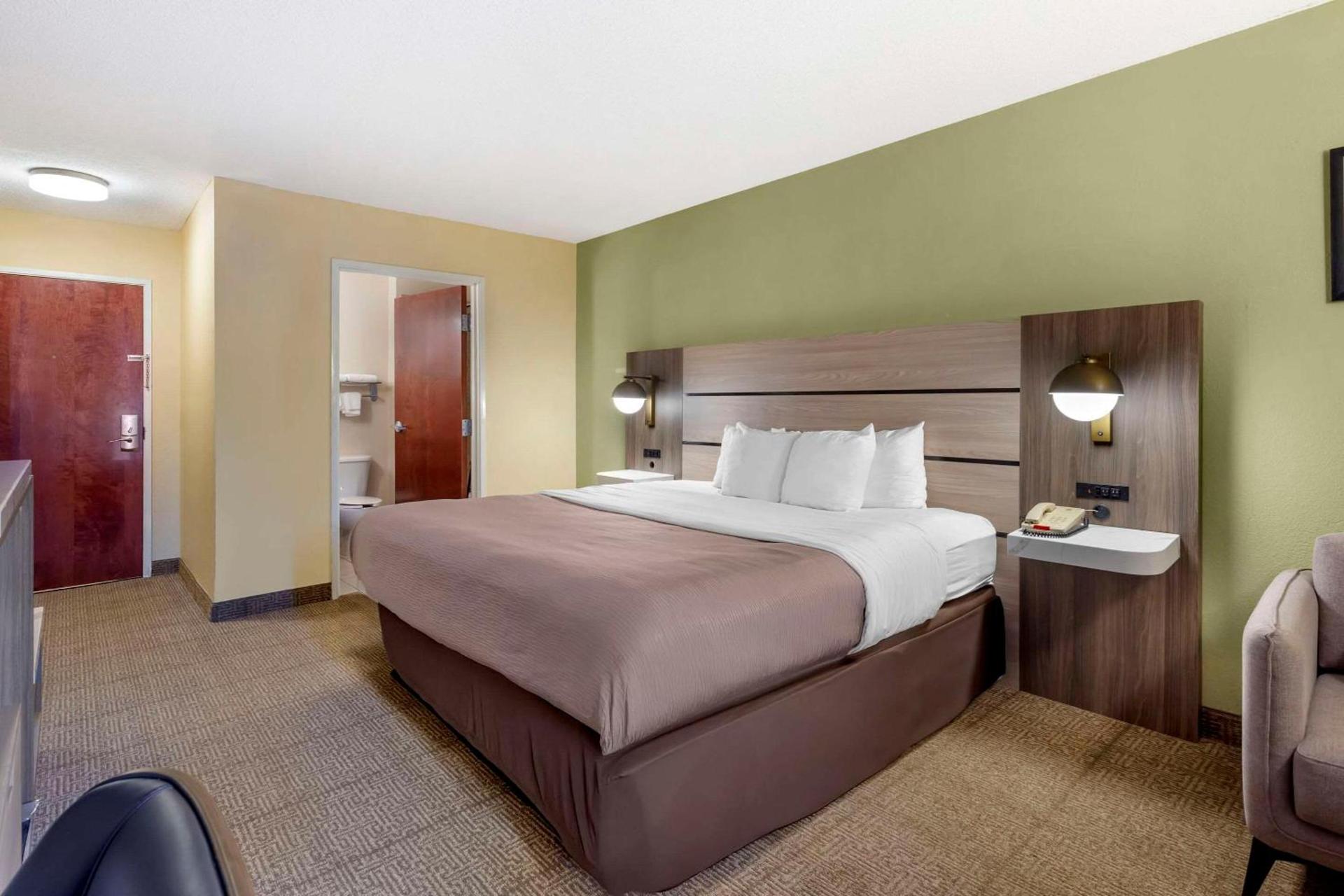 Quality Inn Raleigh Downtown photo 8