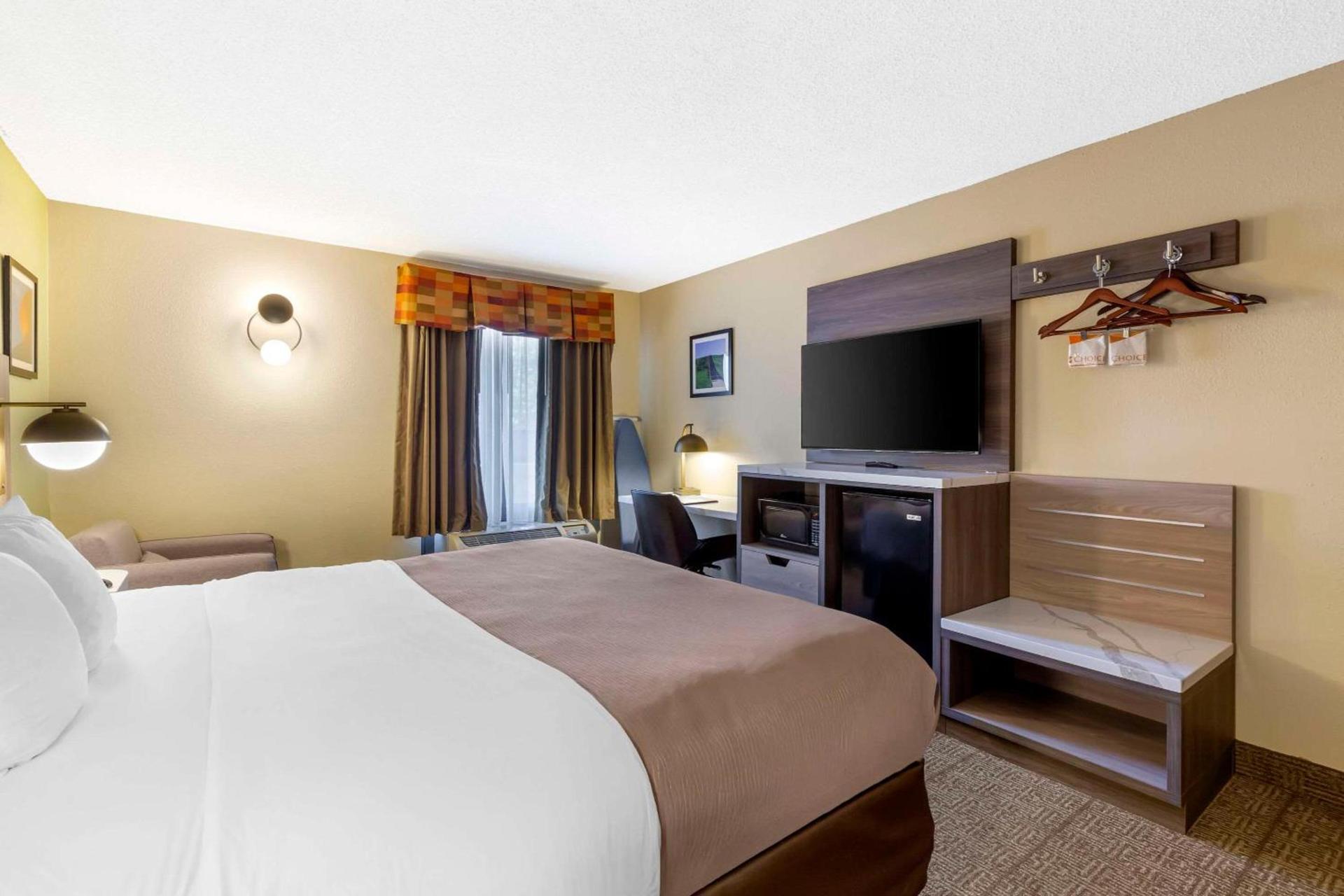Quality Inn Raleigh Downtown photo 9