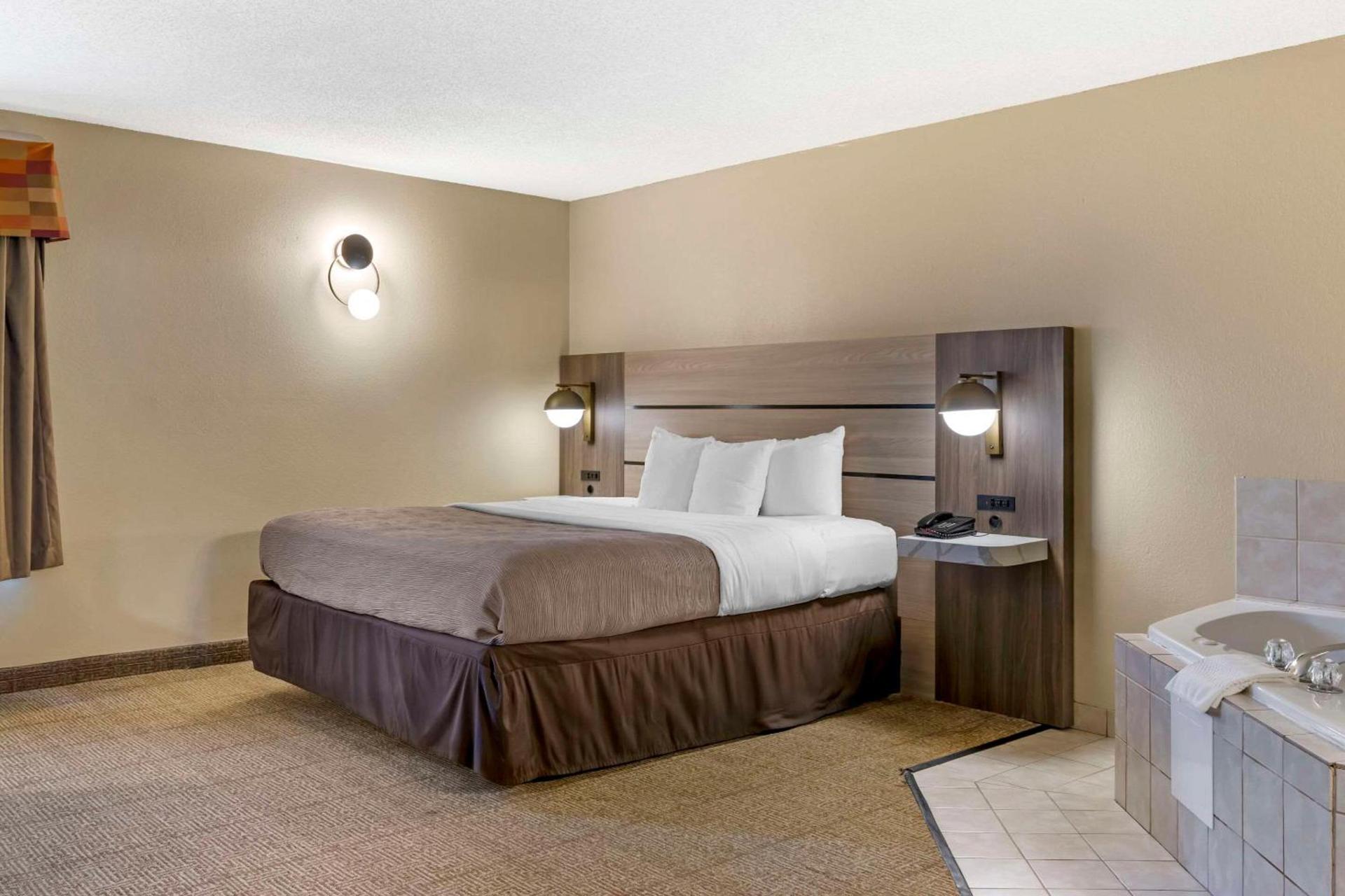 Quality Inn Raleigh Downtown photo 20