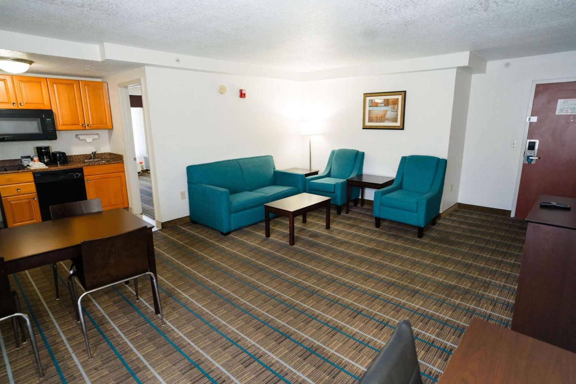 MainStay Suites Knoxville North I-75 photo 13