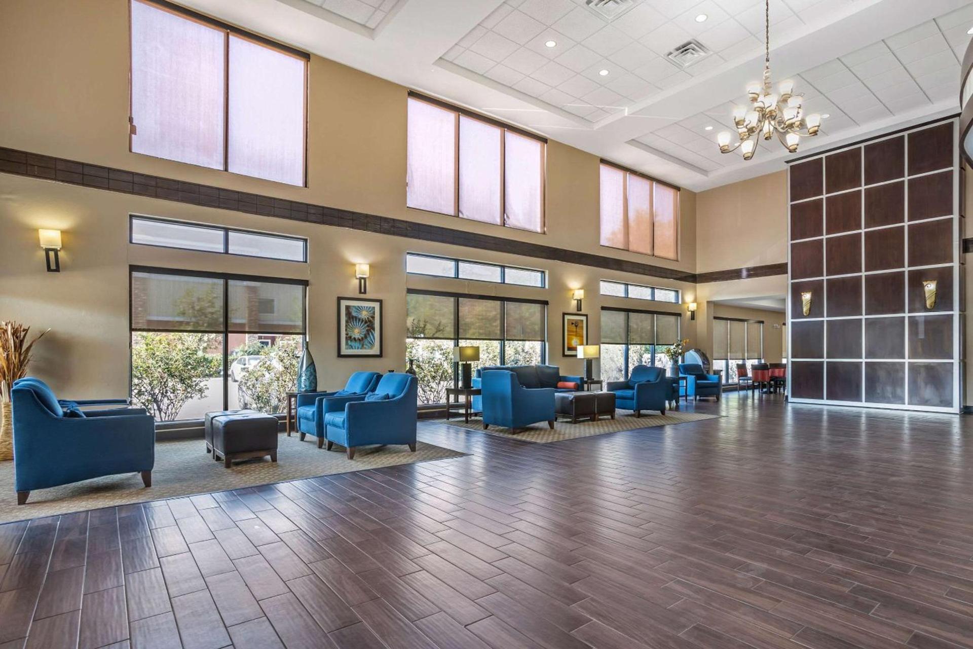 Comfort Suites Old Town Spring photo 5