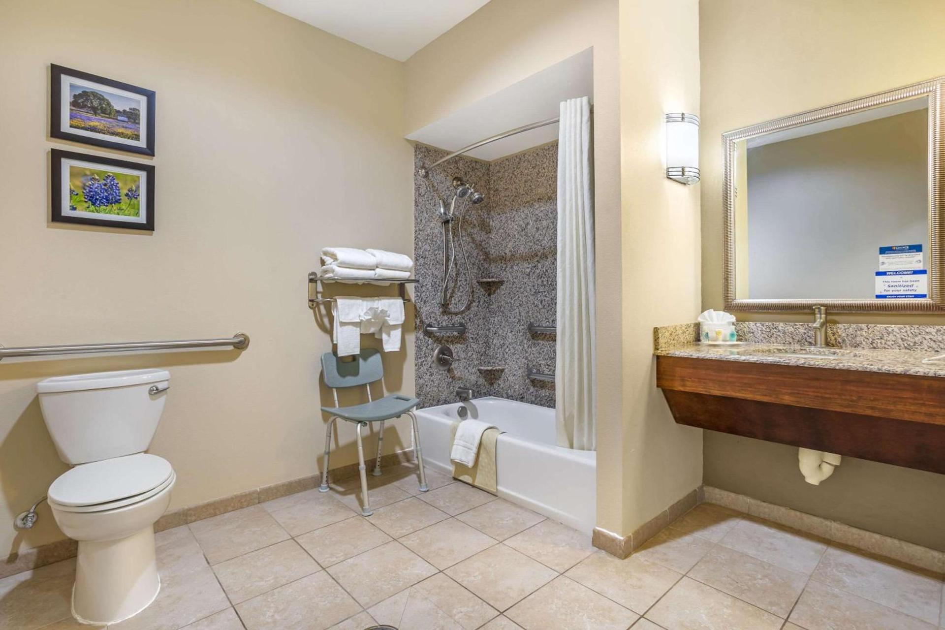 Comfort Suites Old Town Spring photo 8
