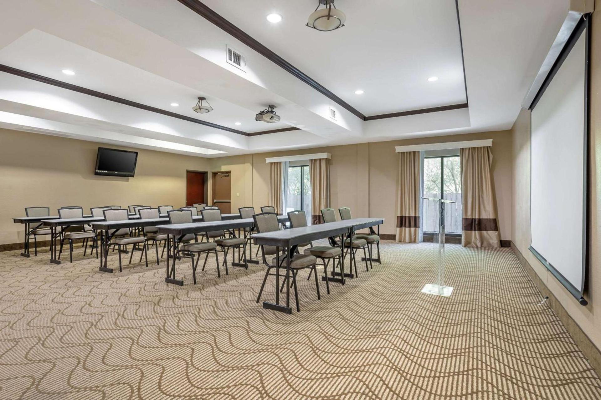 Comfort Suites Old Town Spring photo 28