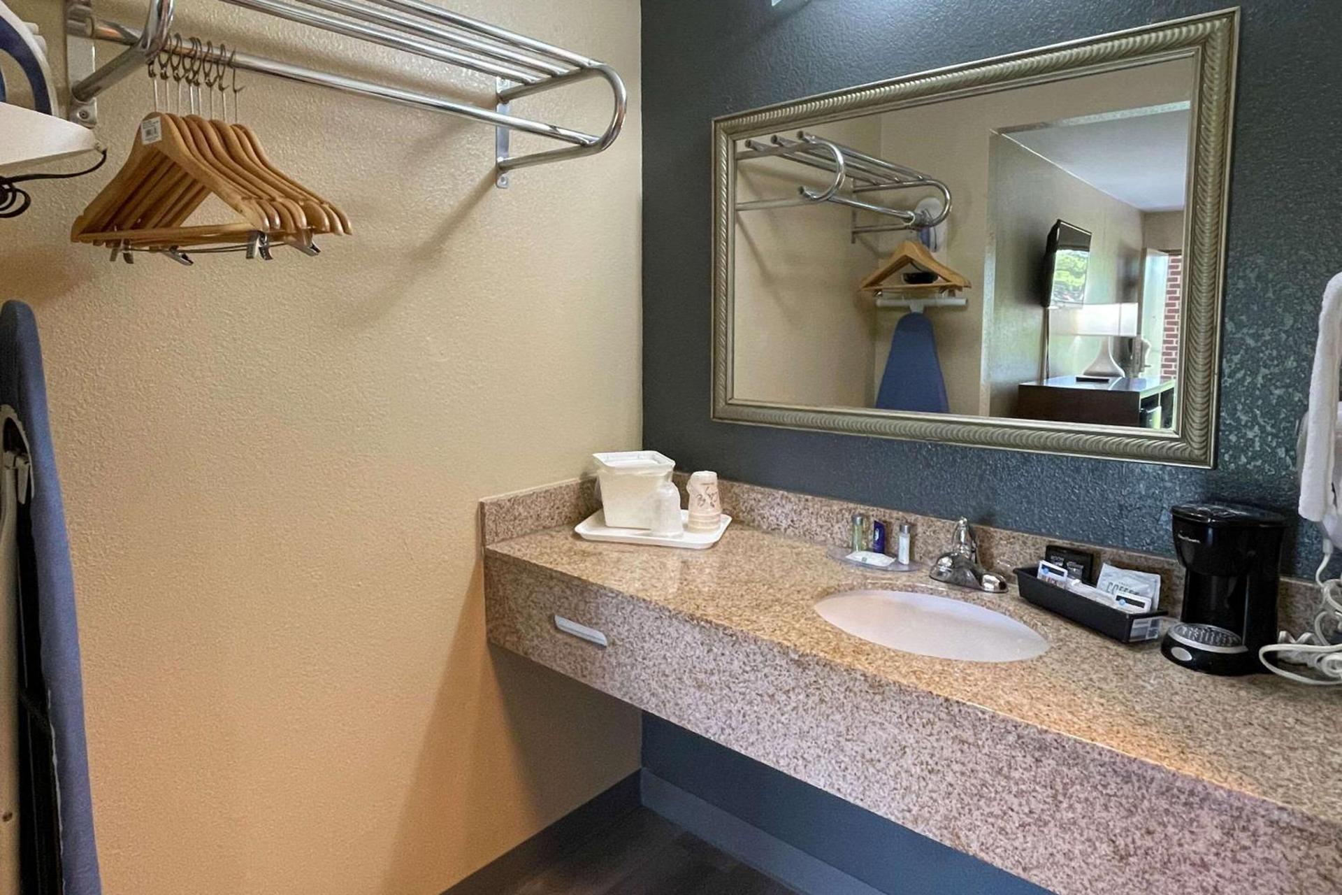 Quality Inn Kenly I-95 photo 15