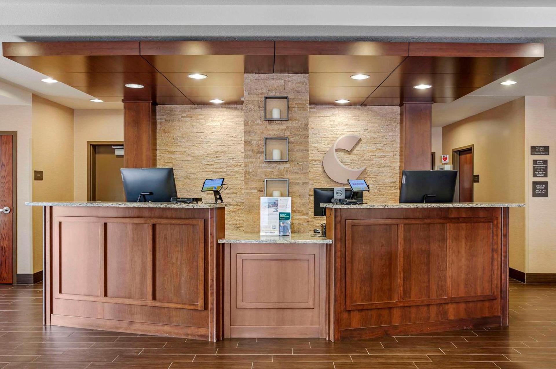 Comfort Inn & Suites photo 2