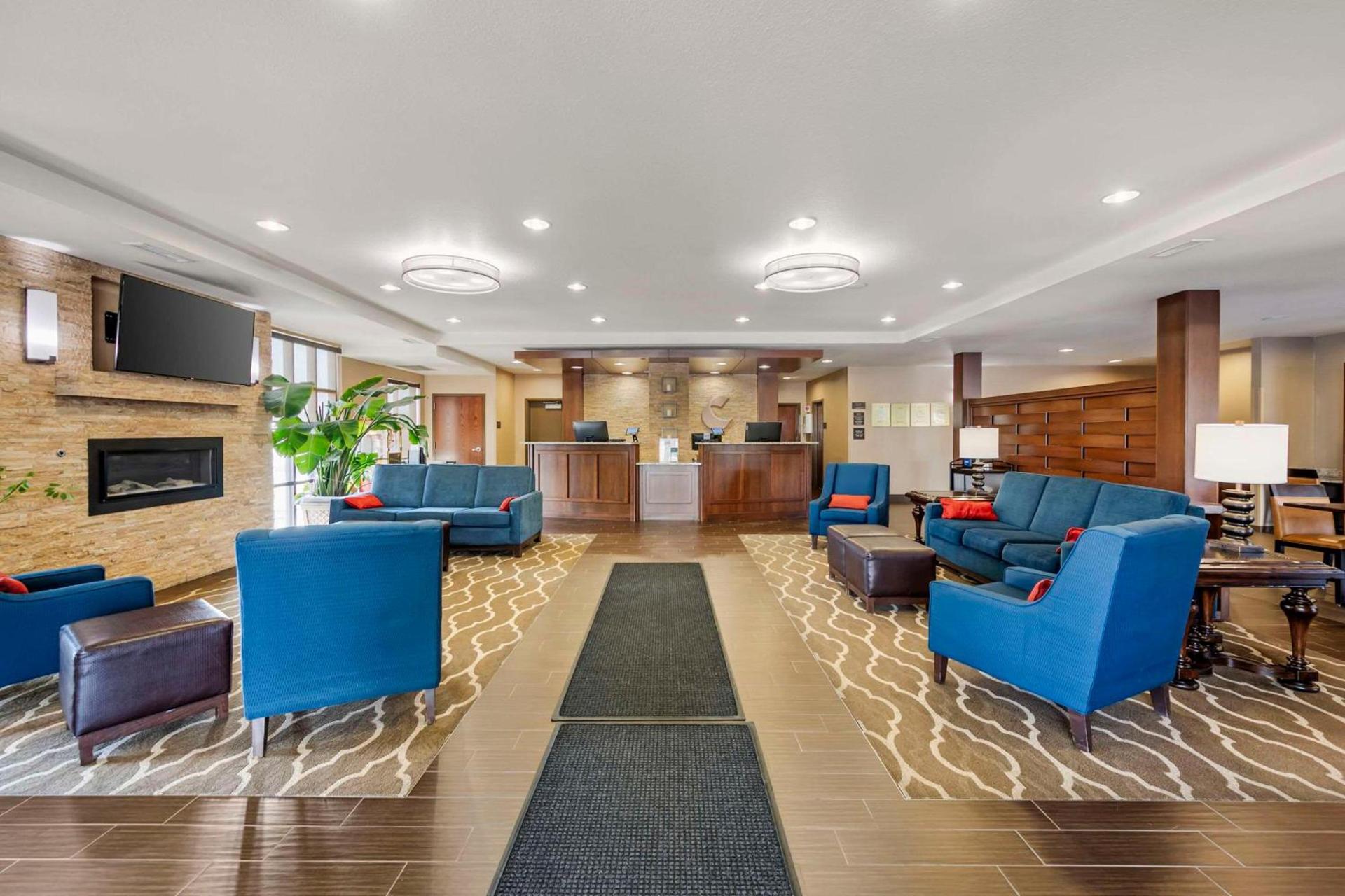 Comfort Inn & Suites photo 5