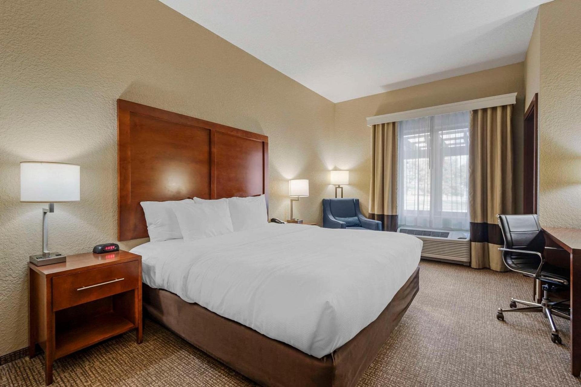 Comfort Inn & Suites photo 6