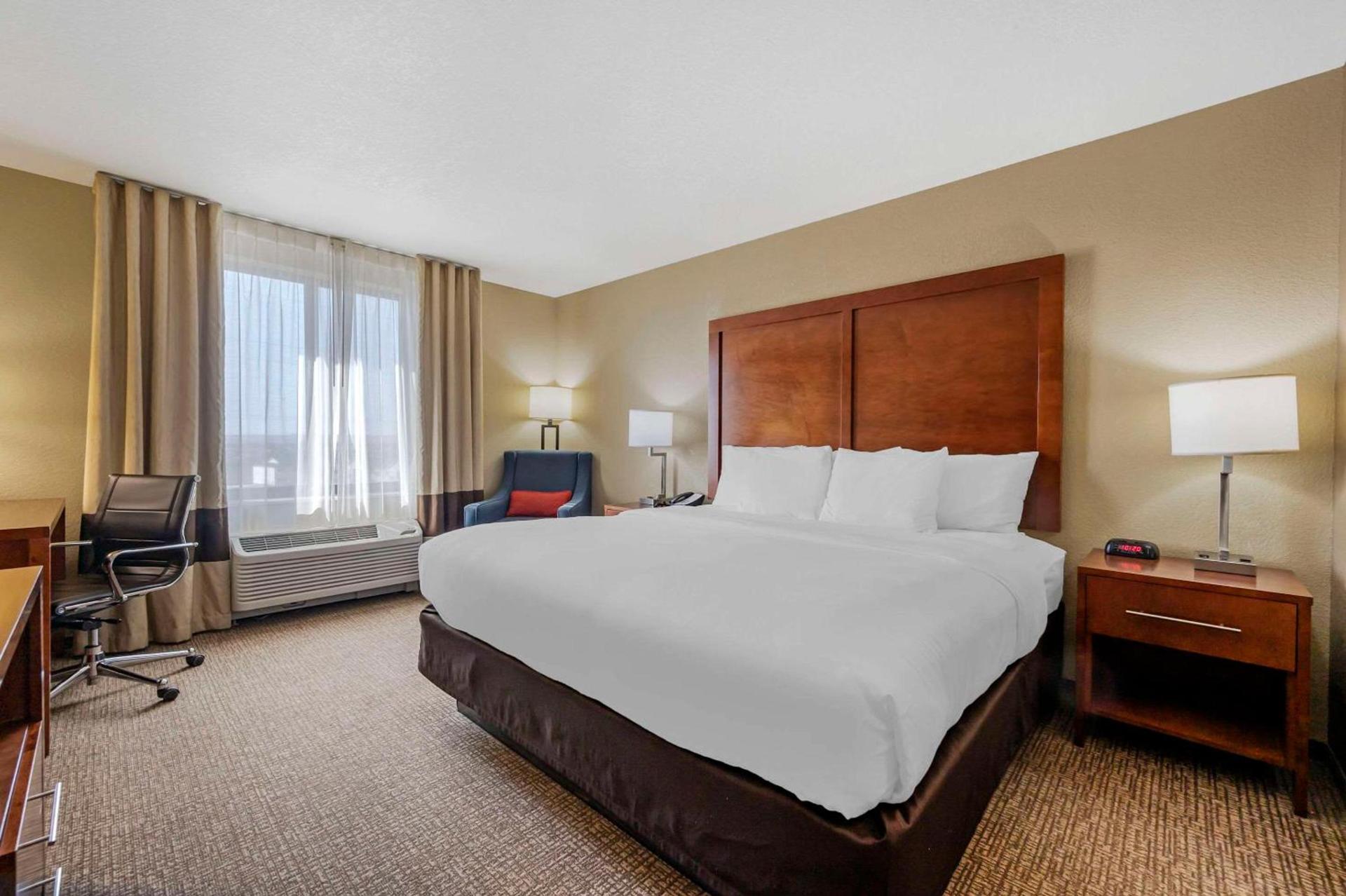 Comfort Inn & Suites photo 10