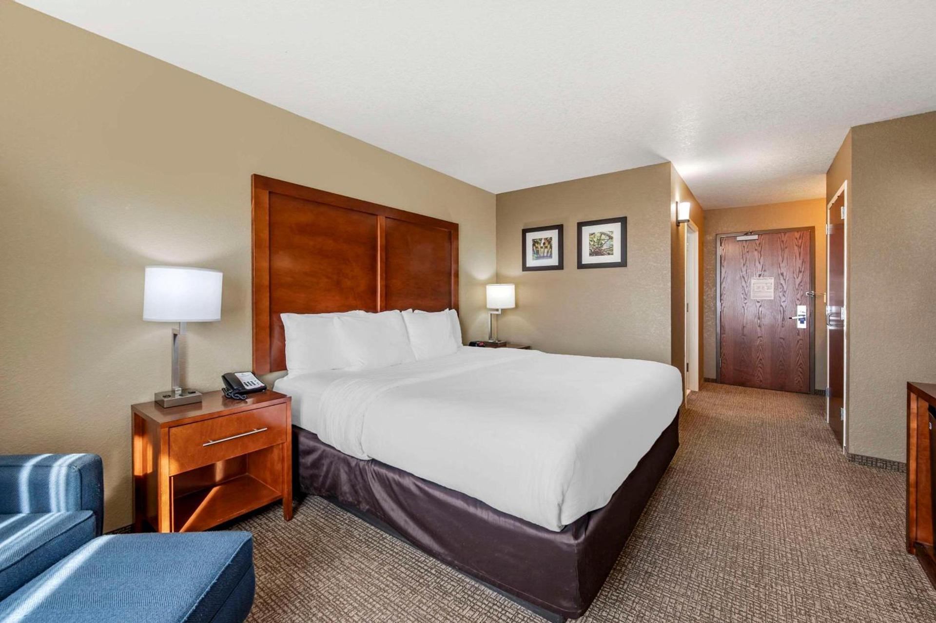 Comfort Inn & Suites photo 12