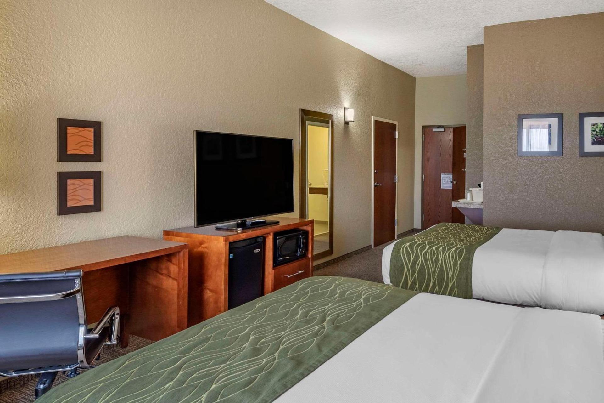 Comfort Inn & Suites photo 22
