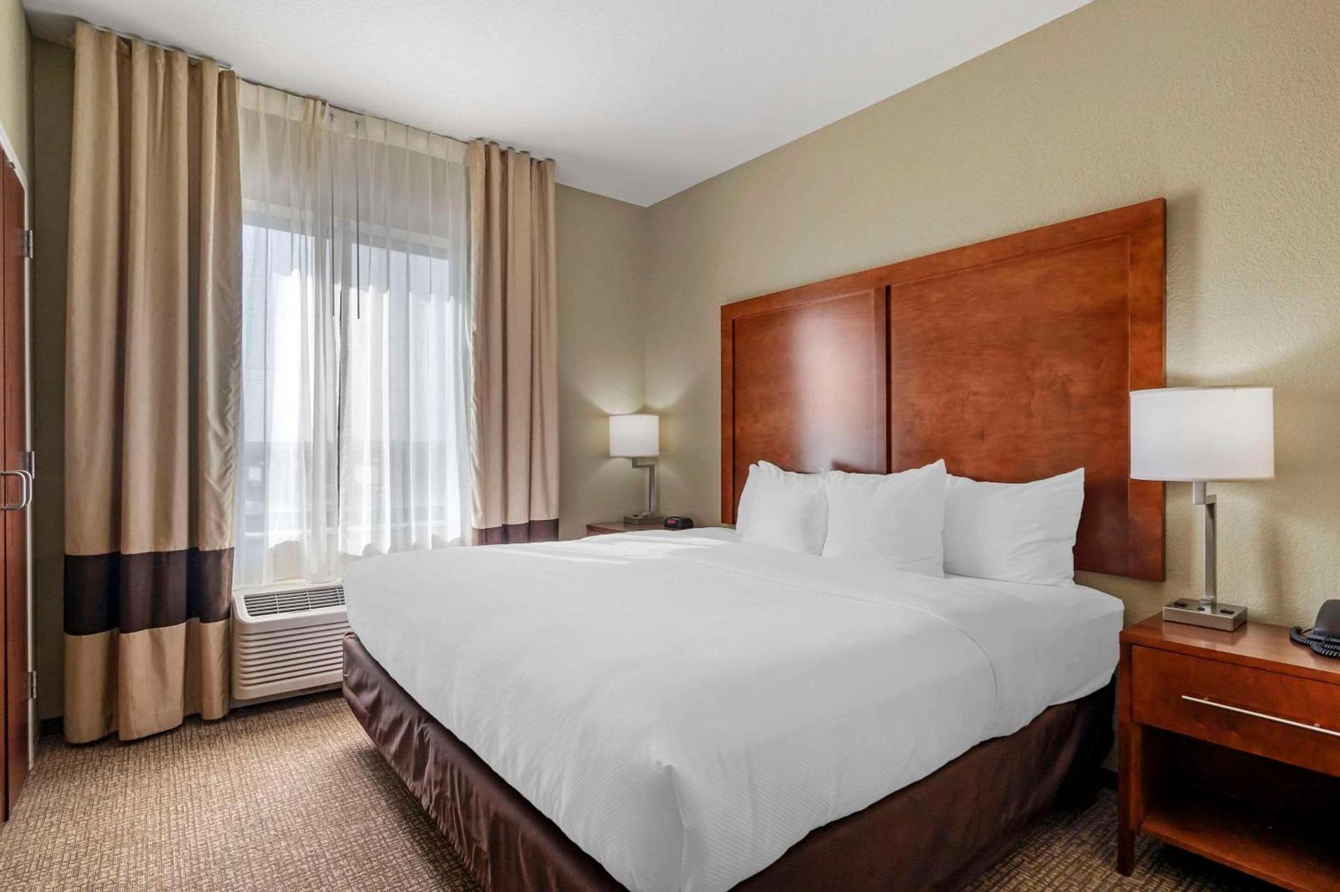 Comfort Inn & Suites photo 24