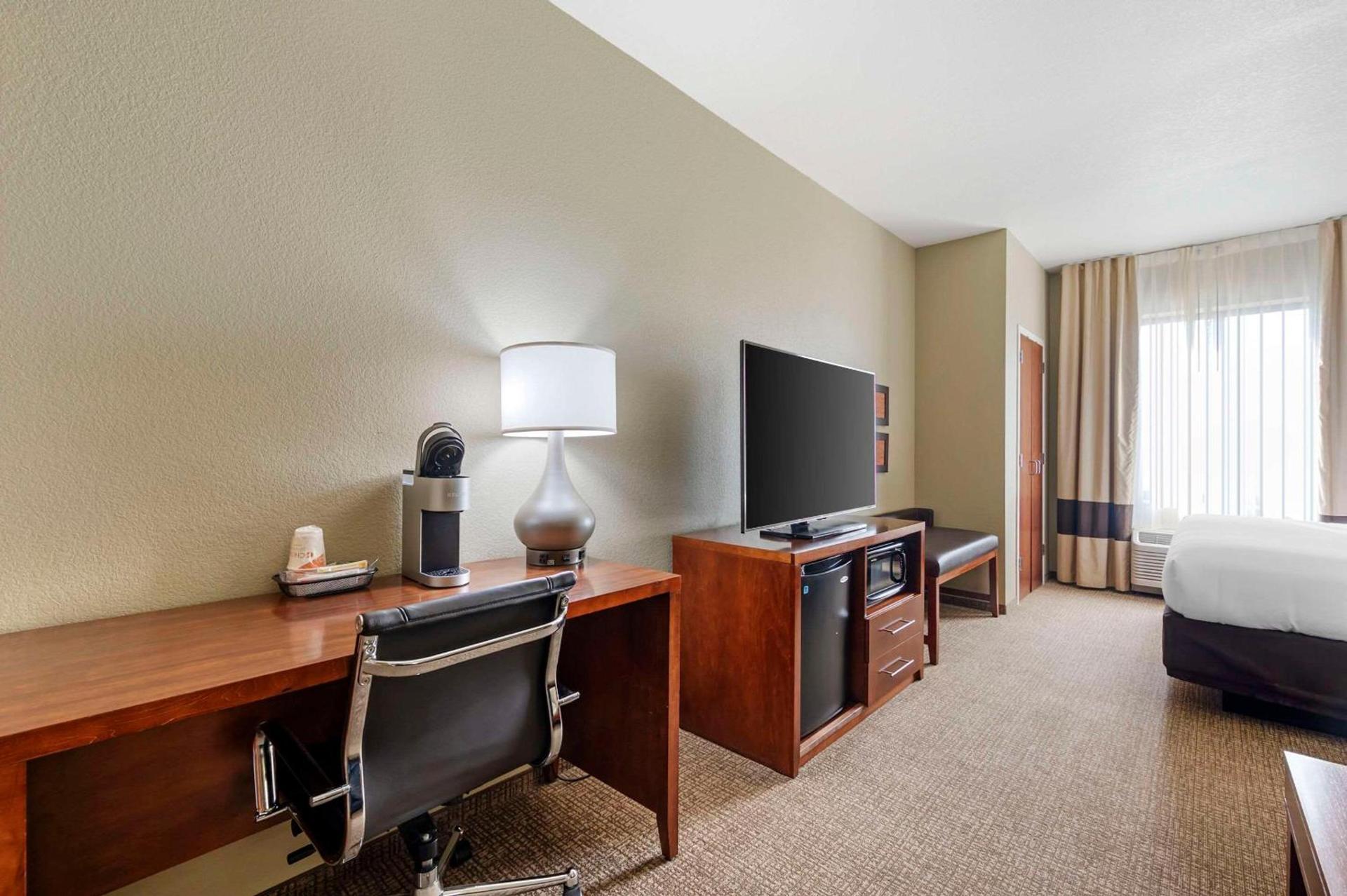 Comfort Inn & Suites photo 3