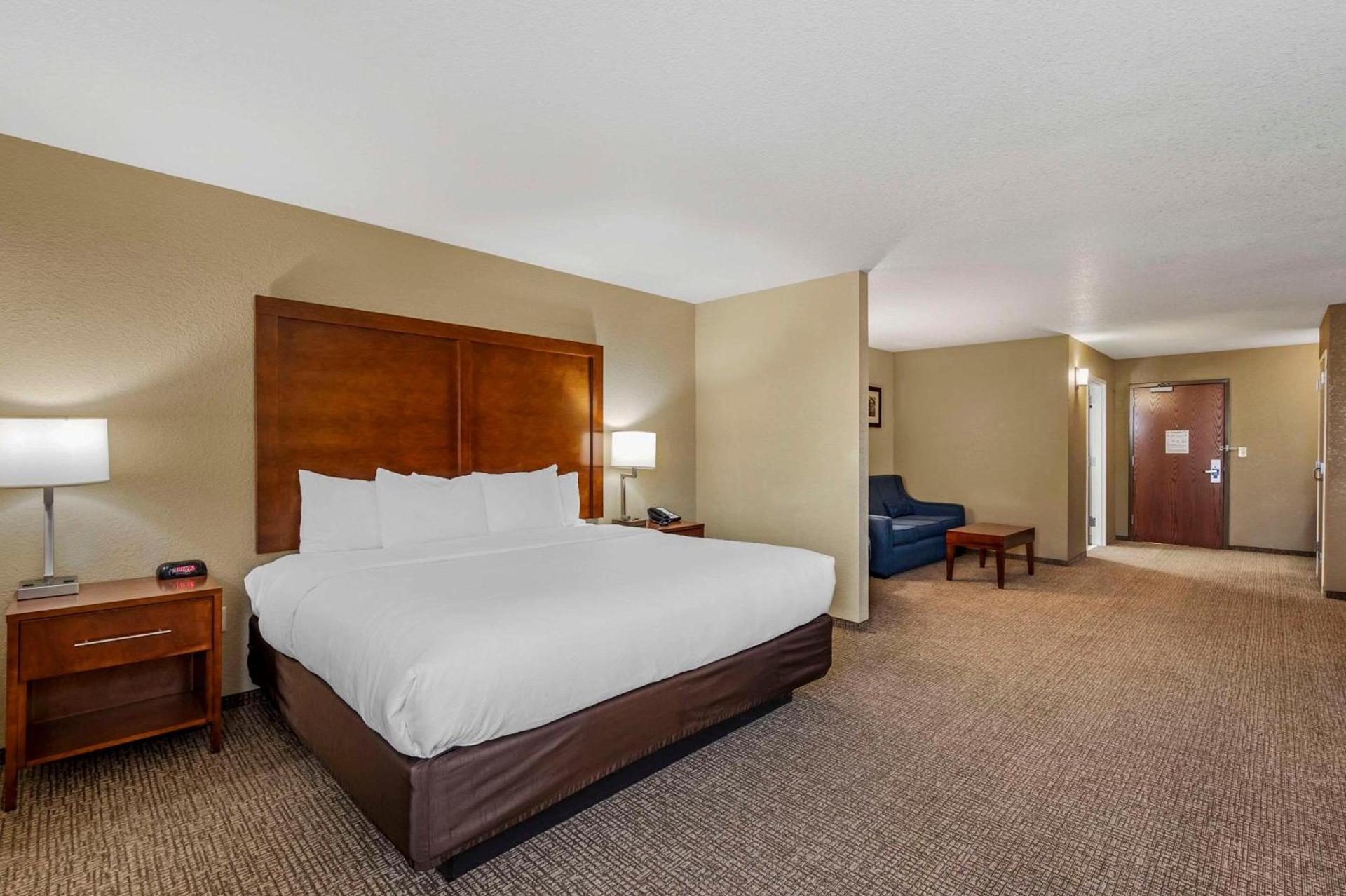 Comfort Inn & Suites photo 26
