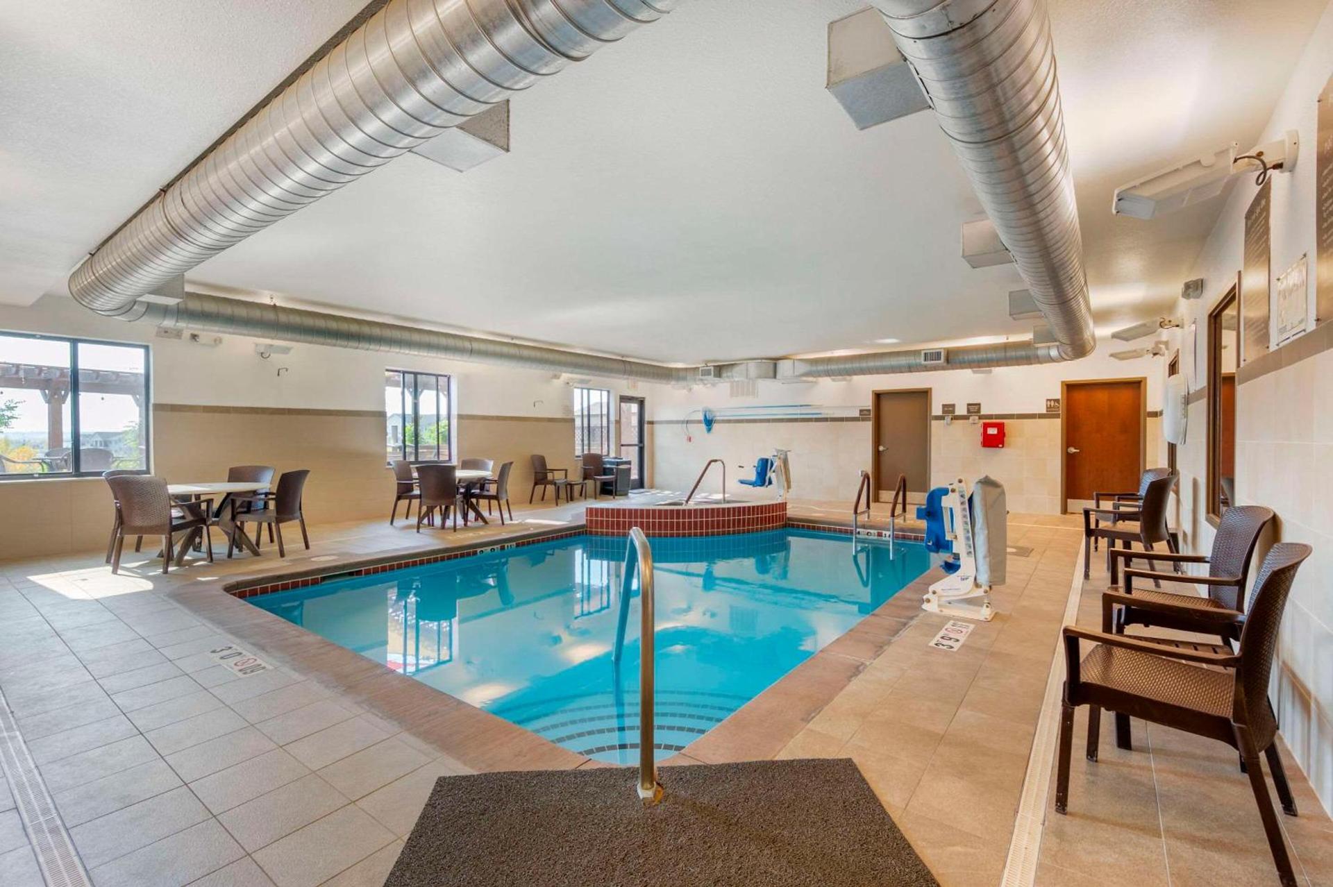 Comfort Inn & Suites photo 29