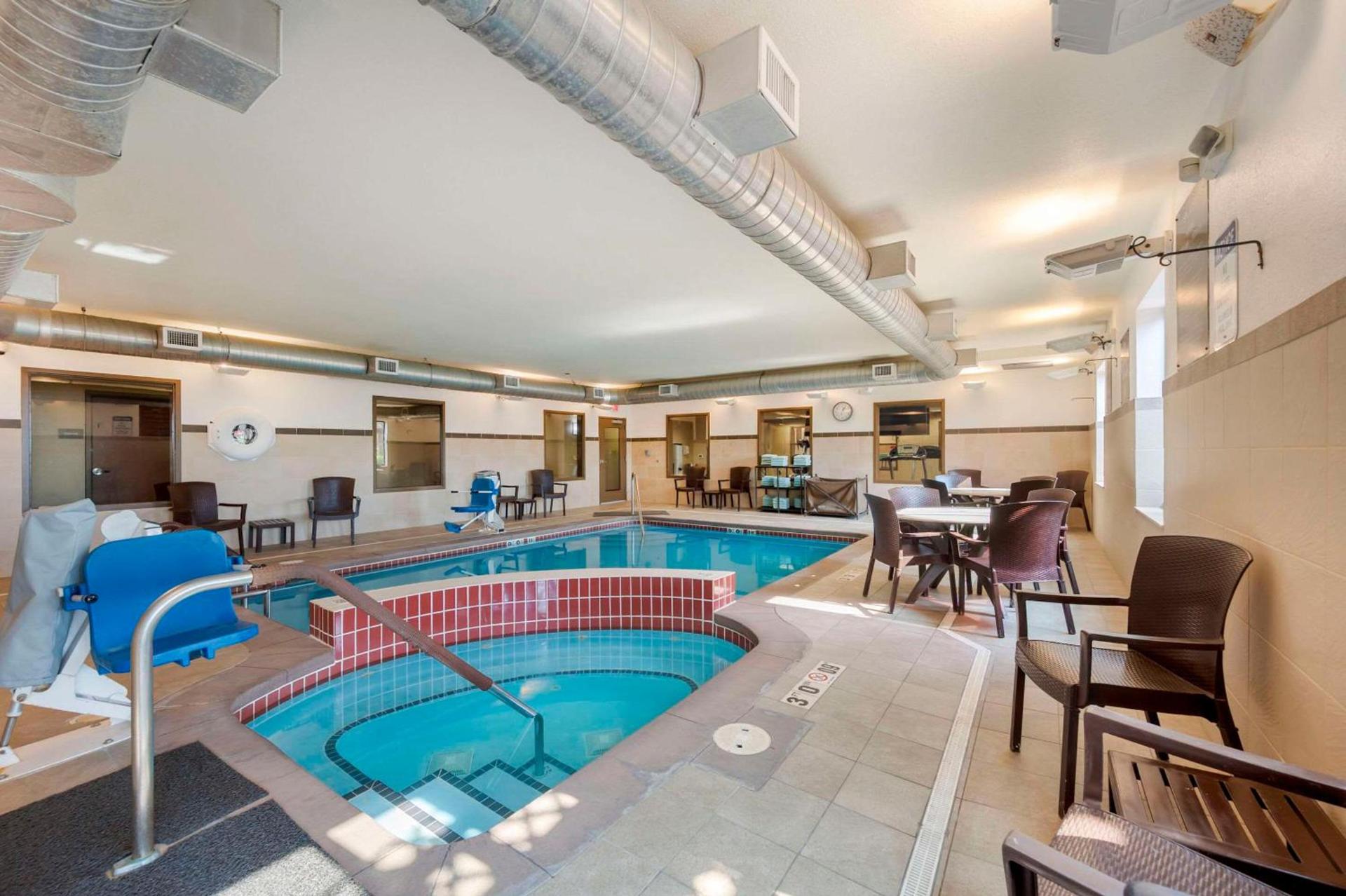 Comfort Inn & Suites photo 30