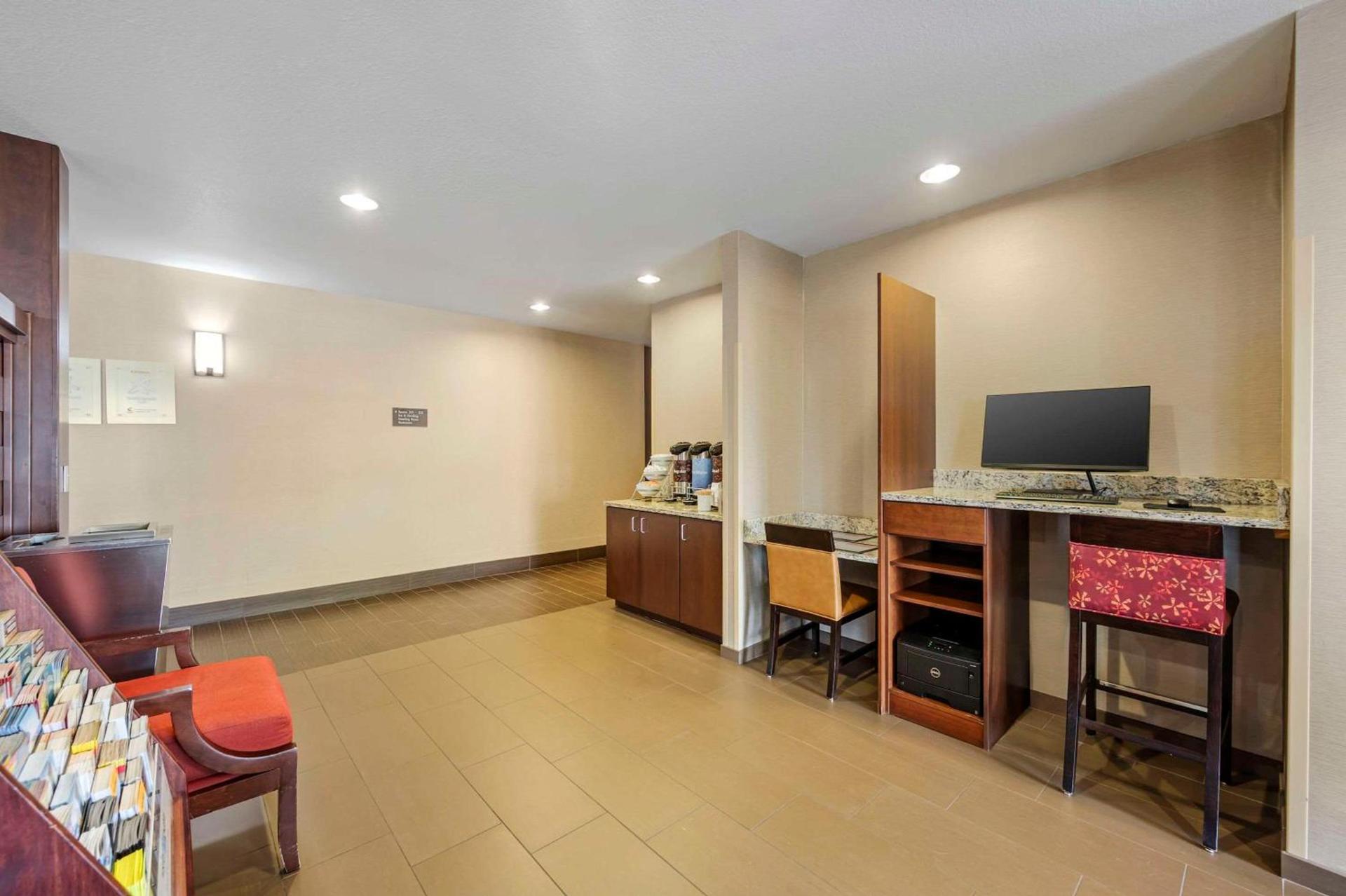Comfort Inn & Suites photo 32
