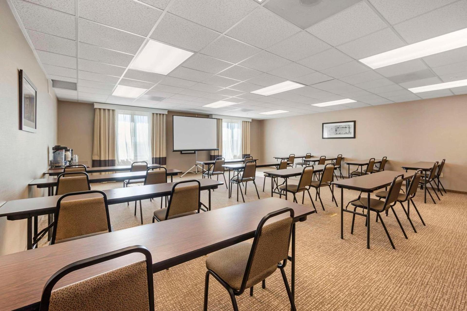 Comfort Inn & Suites photo 34