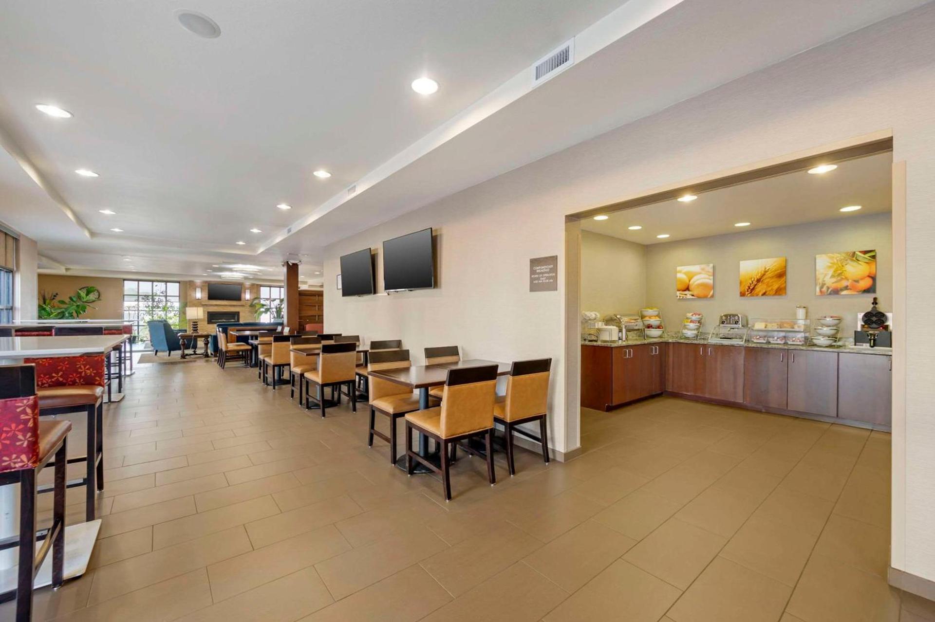 Comfort Inn & Suites photo 36