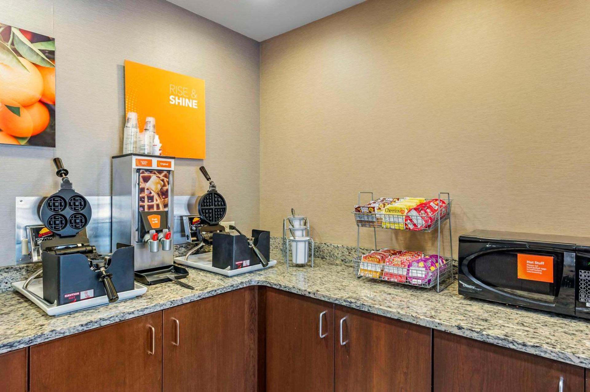 Comfort Inn & Suites photo 38