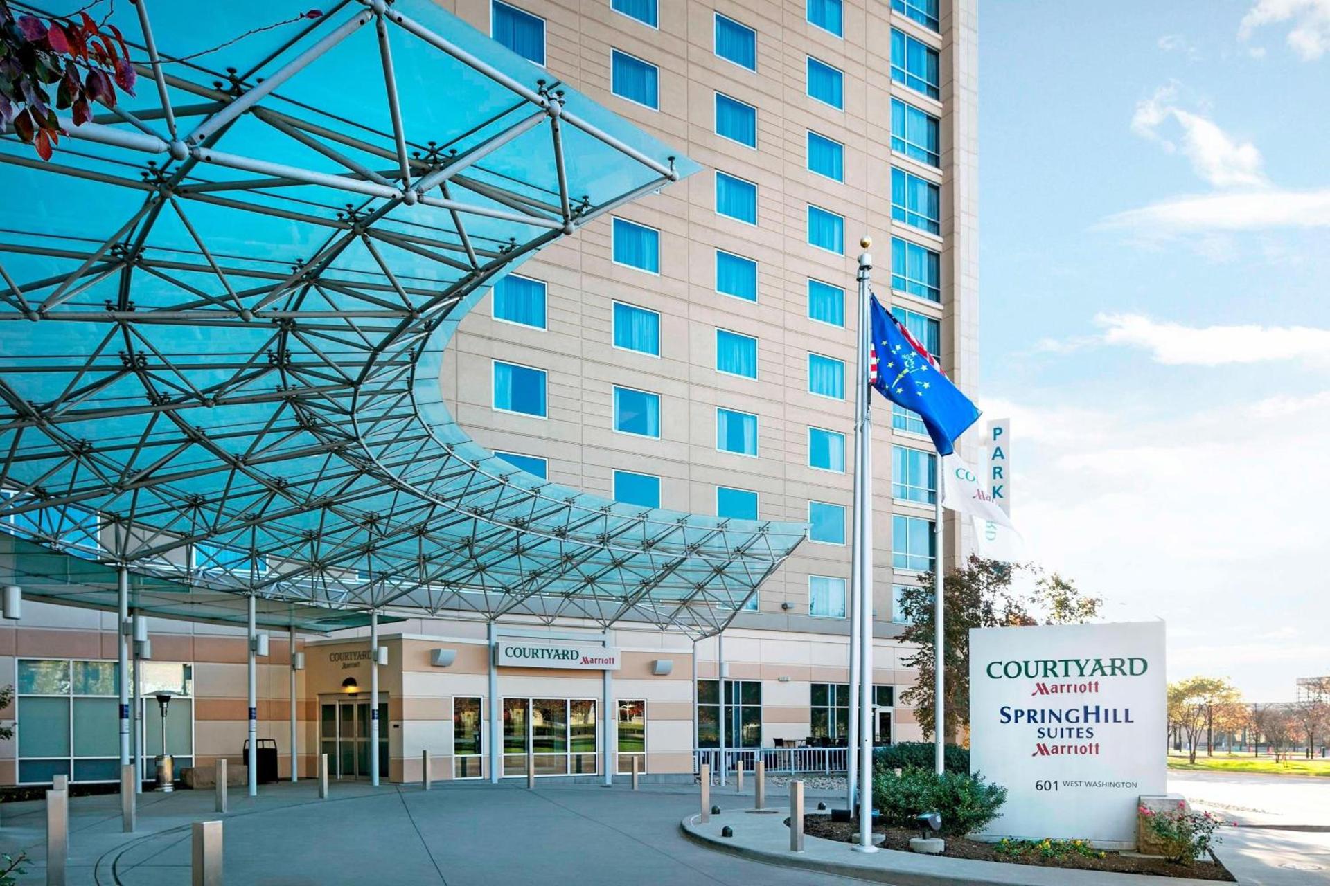 Courtyard by Marriott Indianapolis Downtown photo 2