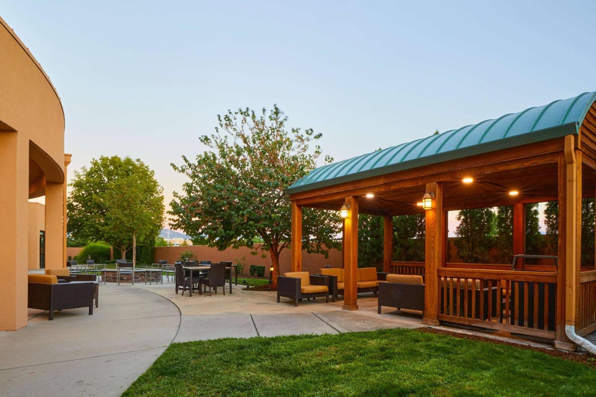 Courtyard Medford Airport photo 31