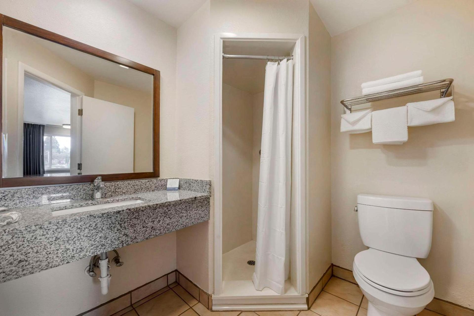 Rodeway Inn Albany photo 12